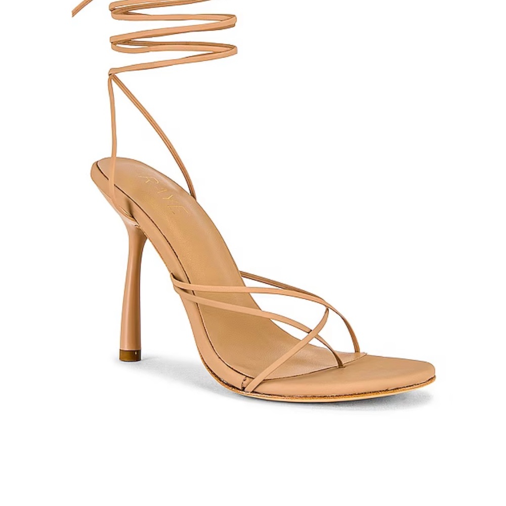 Arwen Heel in Cream
RAYE
